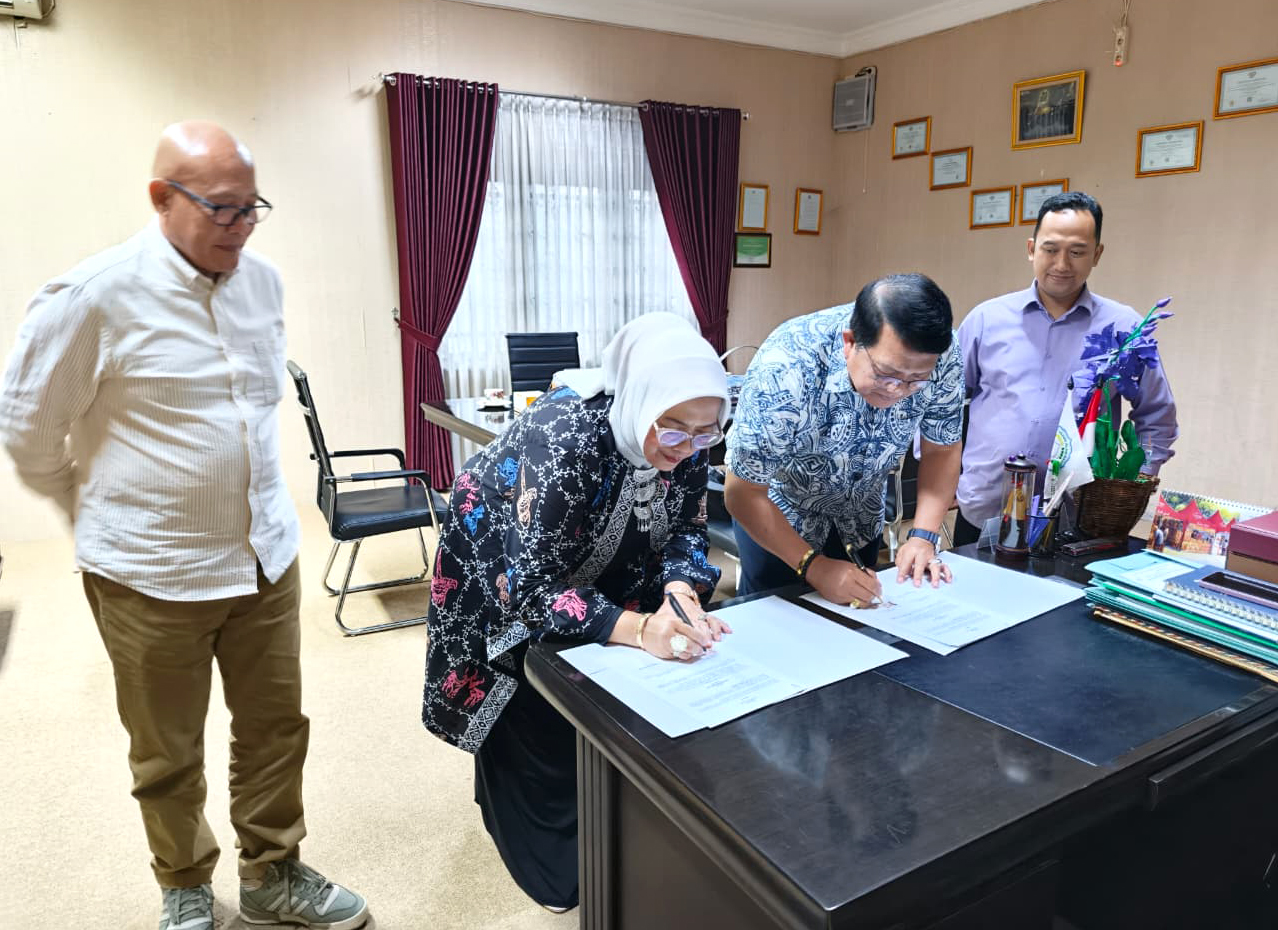 Acara Penandatanganan Kerjasama DPK APINDO Kabupaten Bogor dengan Rektor IAI Nasional Laa Roiba.